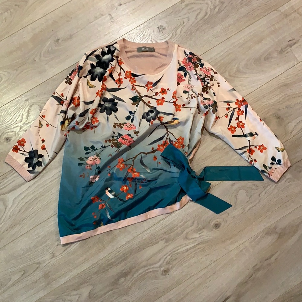 Oasis brand NWOT Cherry Blossoms Sweater Top with side tie Sz Small